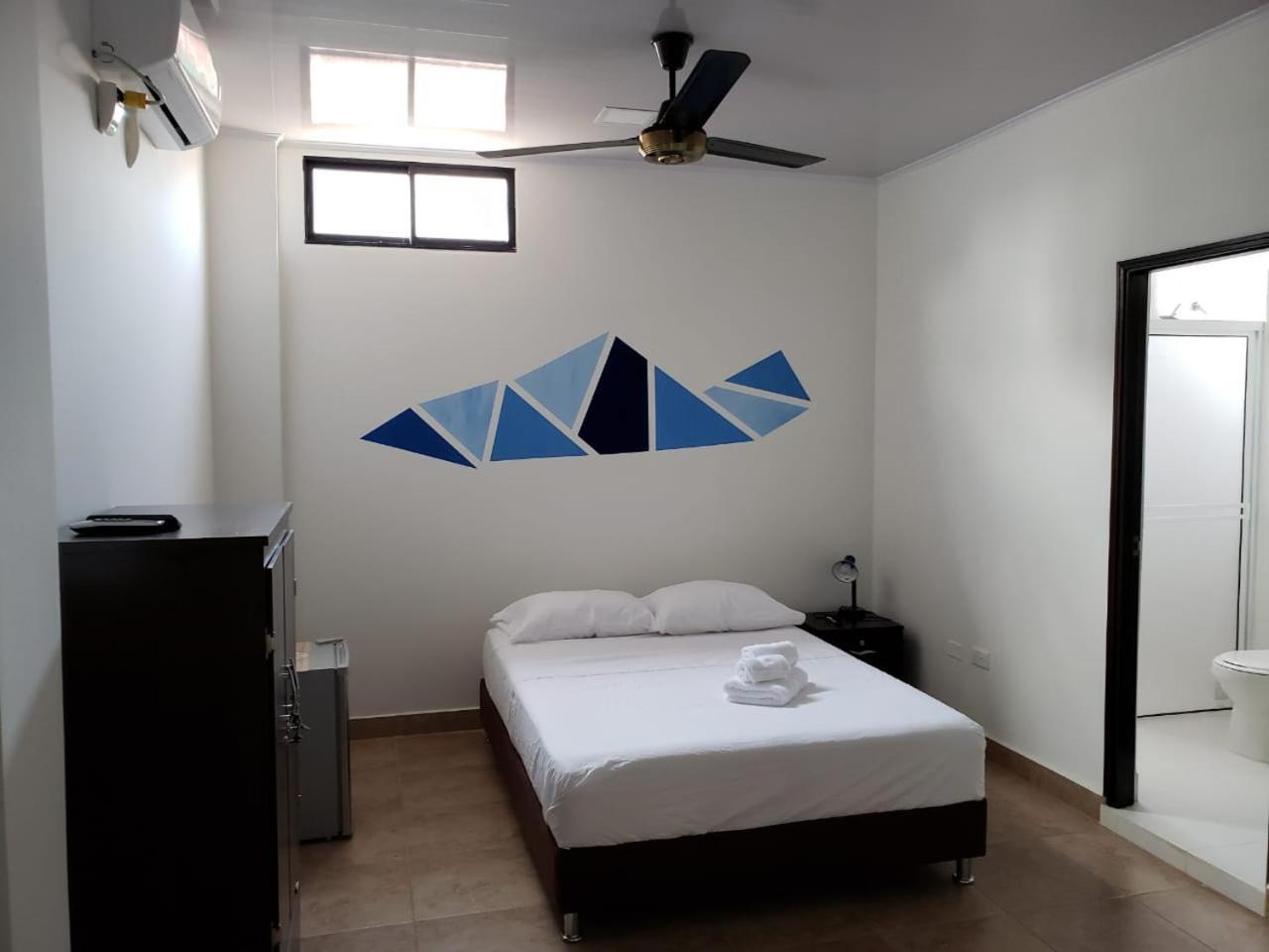 Hotel Puerto Azul Puerto Berrio Bagian luar foto