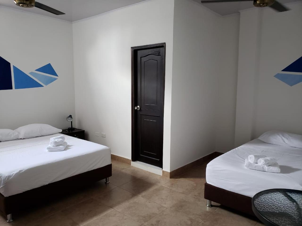 Hotel Puerto Azul Puerto Berrio Bagian luar foto